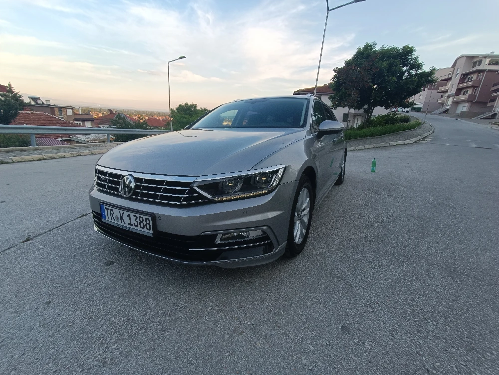 VW Passat 2.0 TDI R-Line - Image 1